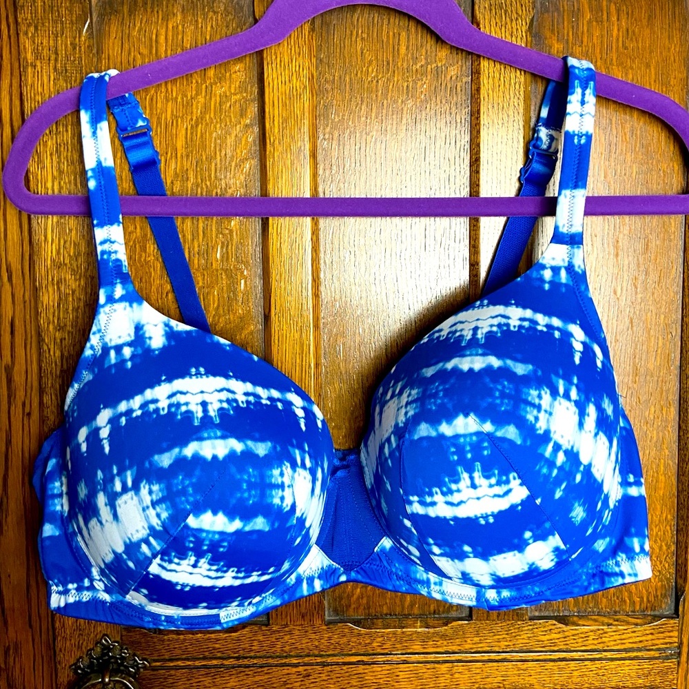 Cacique by Lane Bryant 42DD cooling bra. Blue and white tie dye with mesh back